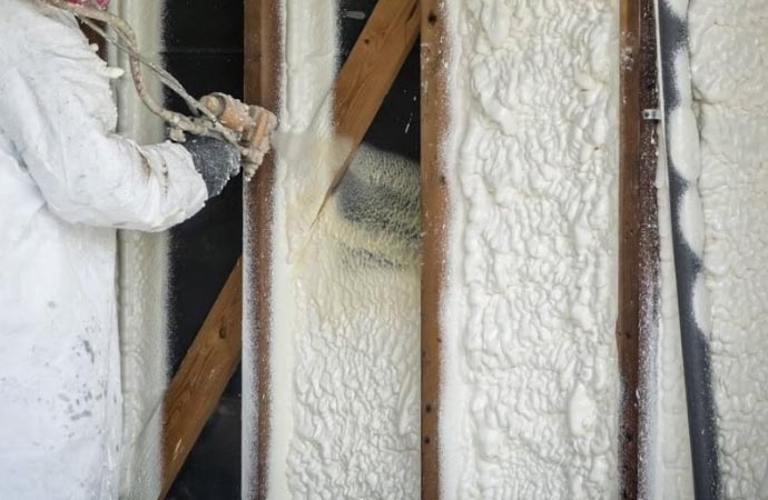 spray-foam-insulation-and-its-effectiveness-against-mold